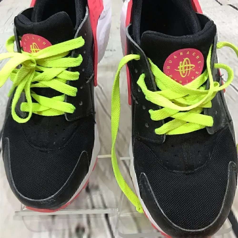 NIKE HUARACHES black & pink rubber accents sneakers 7Y Euc